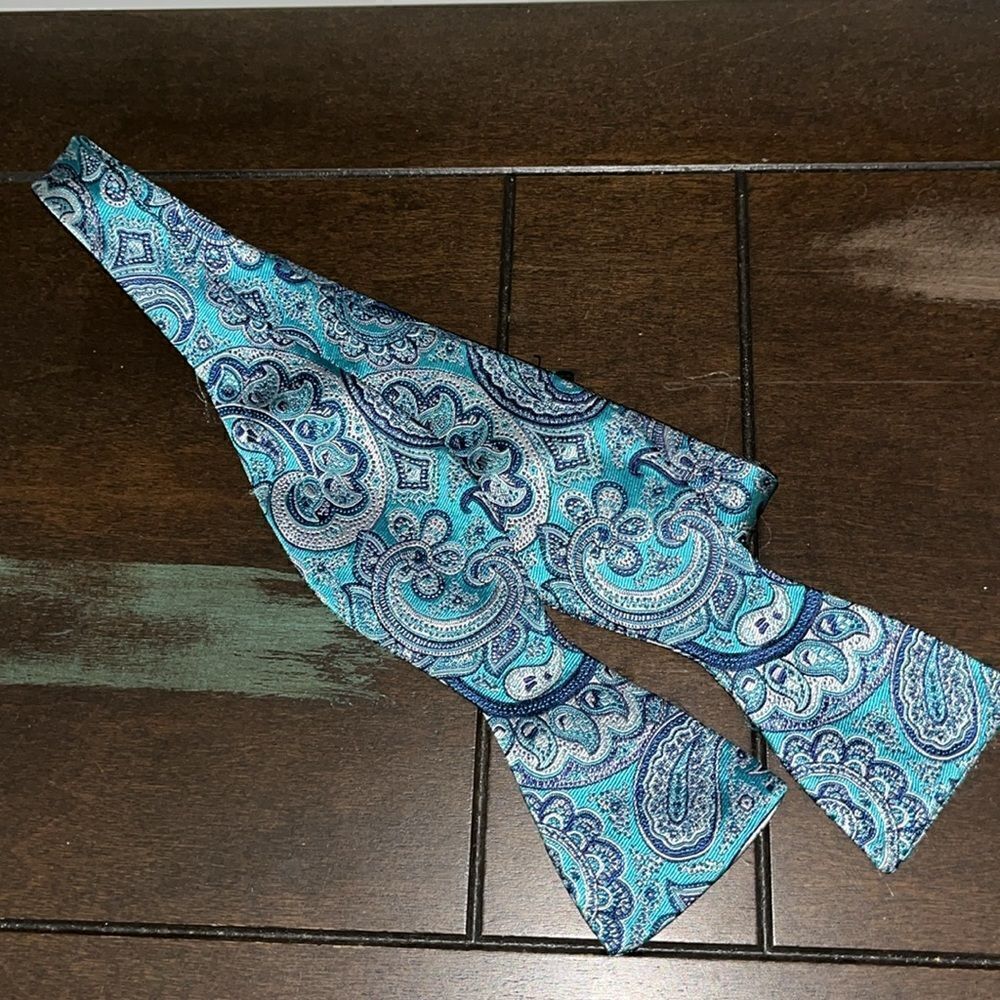 New Haspel blue paisley 100% silk Print mens Dressy posh amazing bow neck tie